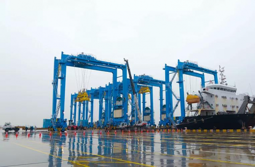 配置利維自檢測(cè)系統(tǒng)的12臺(tái)RTG抵達(dá)寧波梅東碼頭